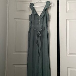 Light foresty green dress